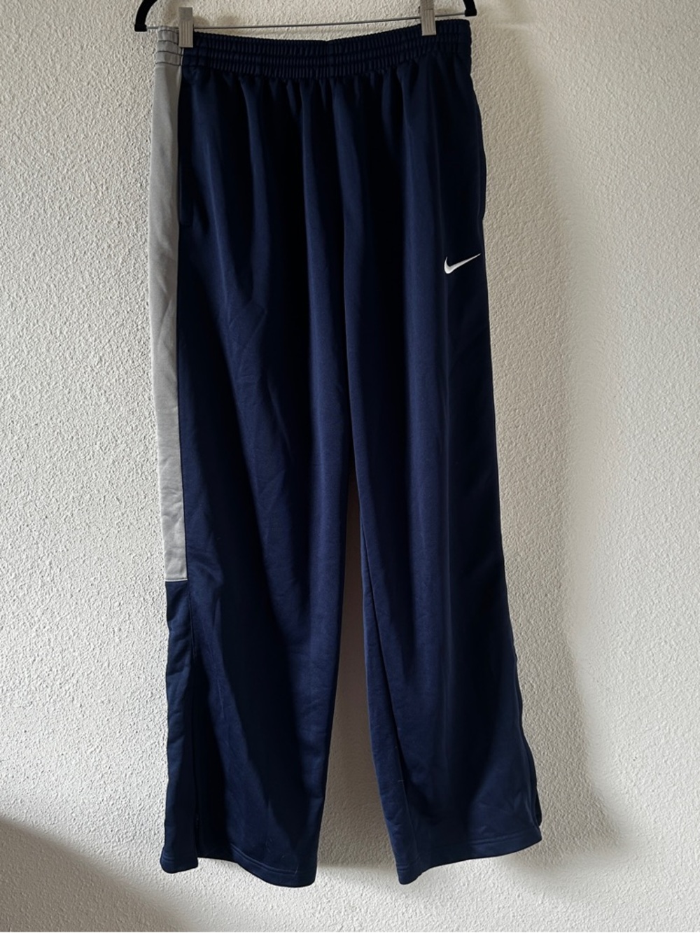 Nike Navy Sweatpants Sporty Athleisure Gym Gray Side Panel Youth XL Women’s Med.